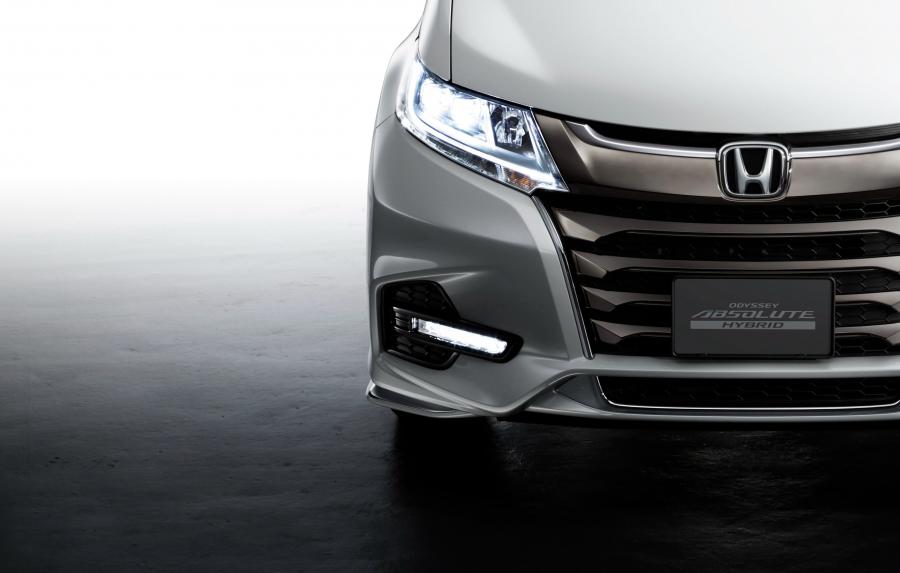 Детали экстерьера Honda Odyssey Absolute Hybrid 2017 года  (JP) (фото 3 из 12)